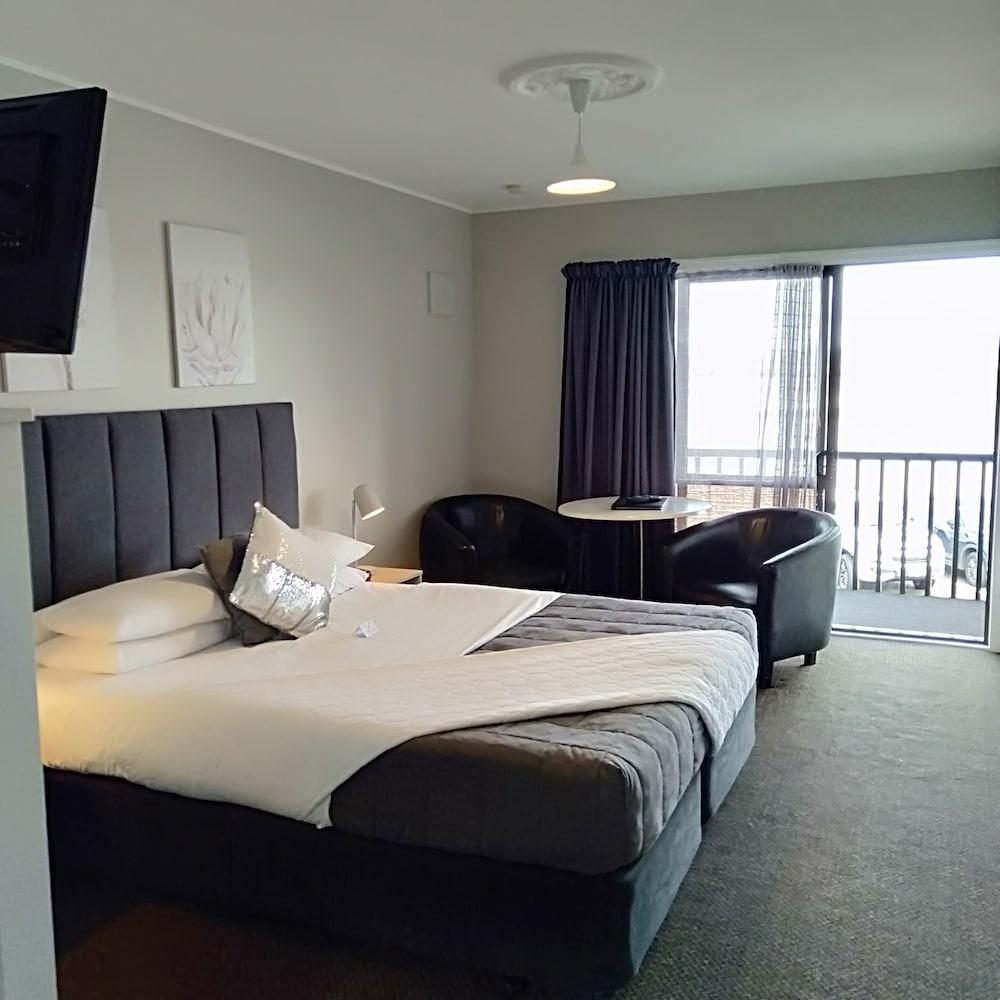 Albatross Motel 4*