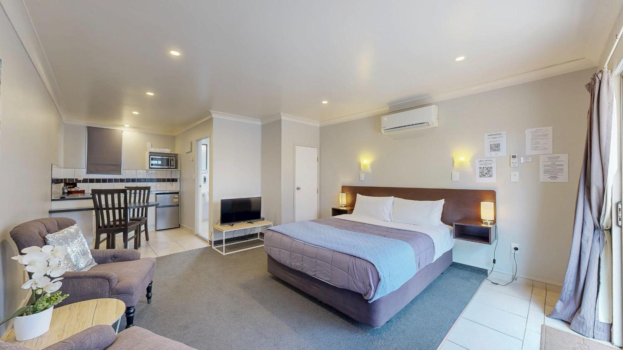 Albatross Motel