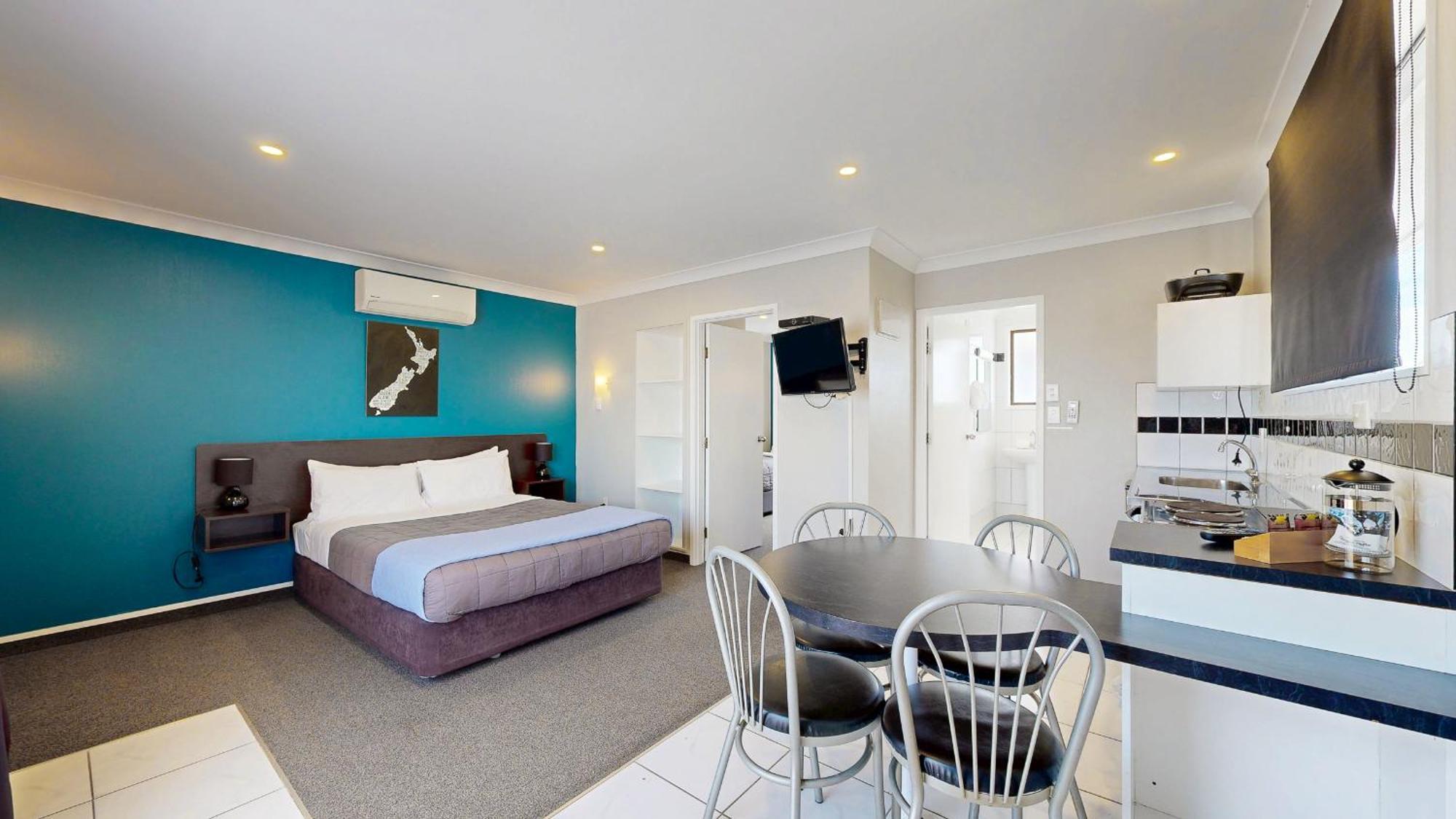 Albatross Motel 4*