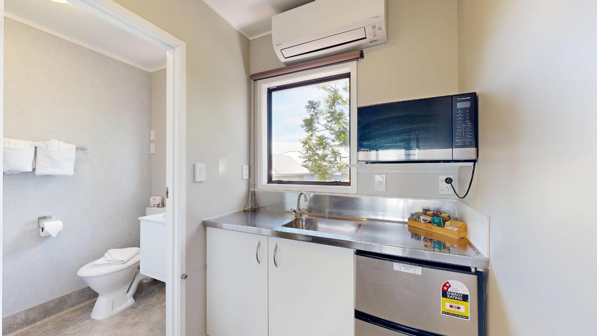 Albatross Motel 4*